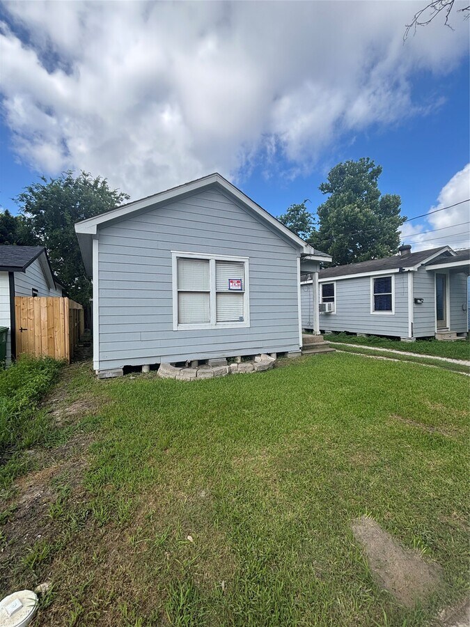 Photo - 7910 Ford St