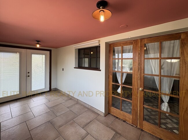 Photo - 2819 N Woodland Ave
