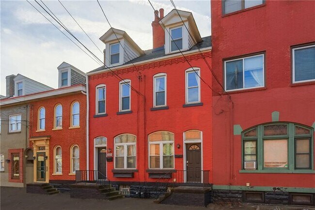 Photo - 2810 Sarah St