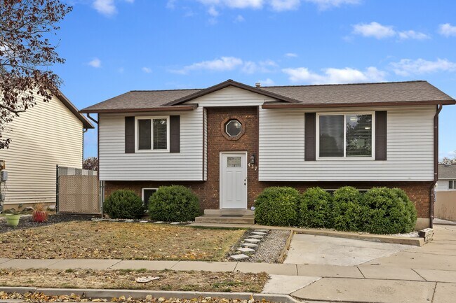 Photo - 437 W 2400 S