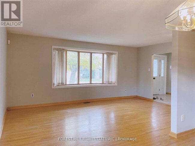Photo - 98 Fred Varley Dr