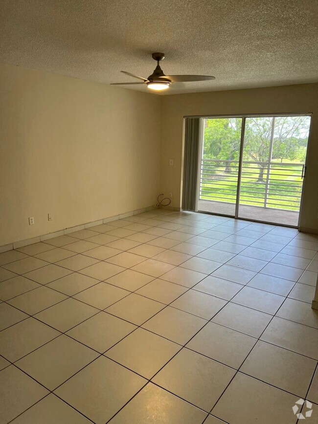 Building Photo - 2491 SW 82nd Ave Unit #306 Rental