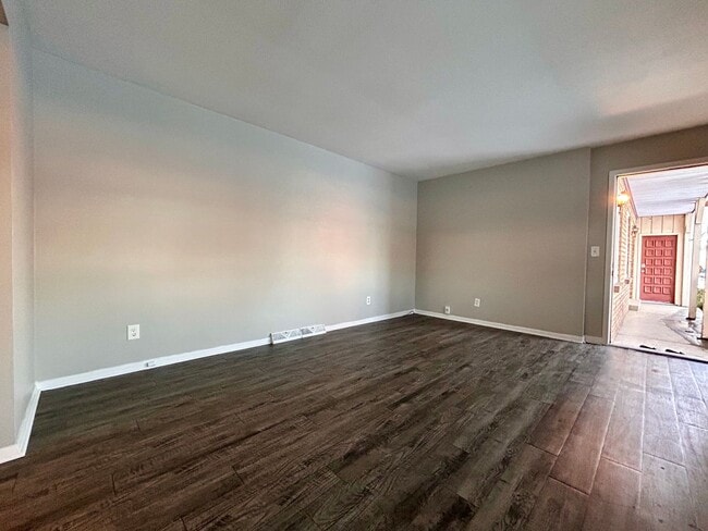 Photo - Ivanrest 3689-3695 Unit 3695