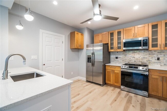 Building Photo - 382 Midland Ave Unit 1 Rental