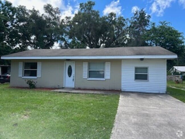 Building Photo - 3 bed 1 bath fenced backyard- pet friendly! Rental