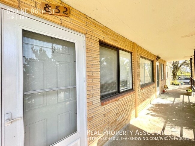Building Photo - 850 NE 86th St