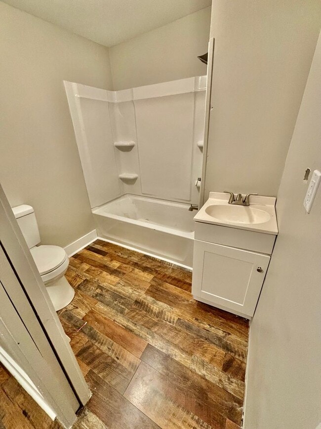 Building Photo - Fully Remodeled 3BR Gem in Frankfort Rental