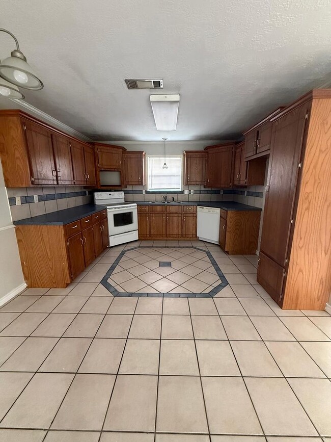 Photo - 786 Laurel St