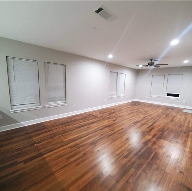 Photo - 217 8th Ave N