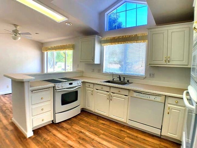 Photo - 6303 Windlestraw Rd