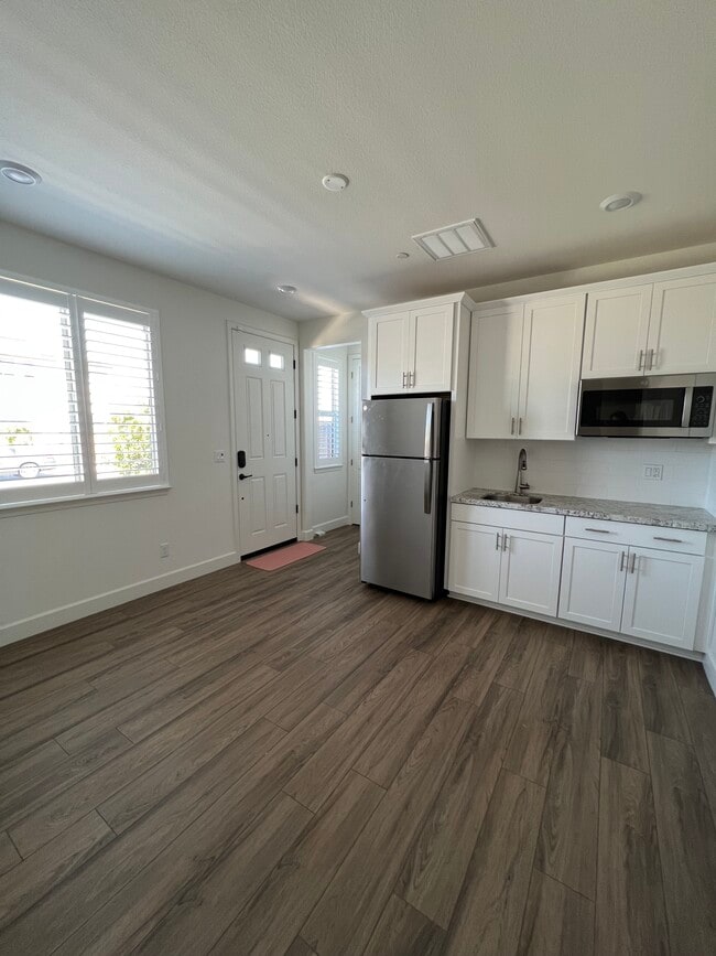 Building Photo - 9886 Summerton Way Unit 1