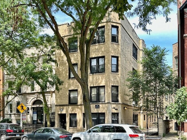 Photo - 646.5 W Roscoe St Condo Unit N5