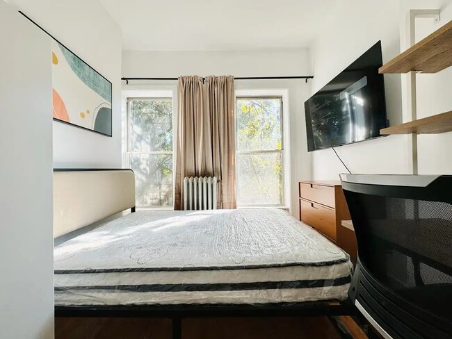 Photo - Furnished room/NOT APARTMENT Unit 3