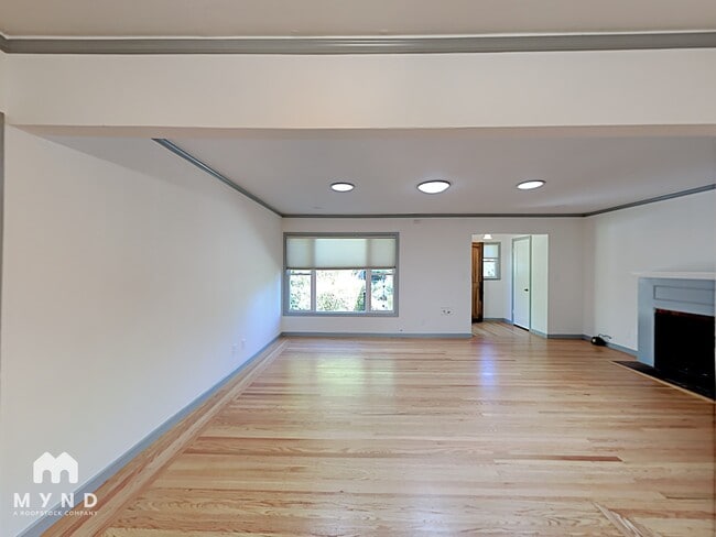 Photo - 524 Dudley Way