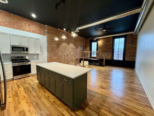 Photo - 209 W Main St