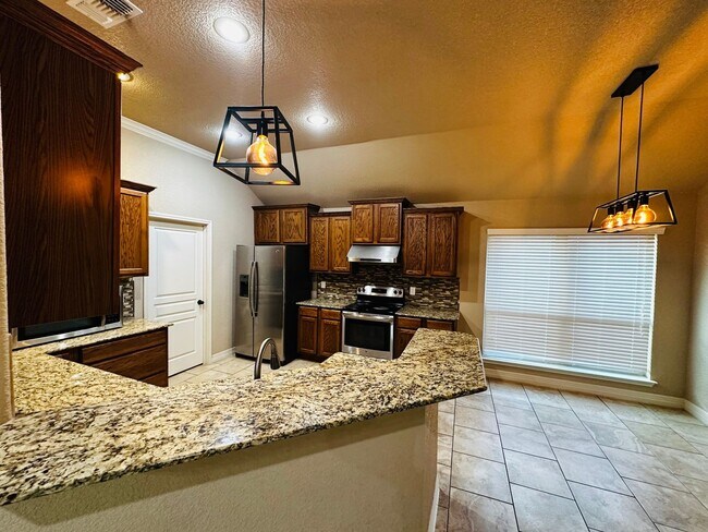 Photo - 1004 Chaucer Ln