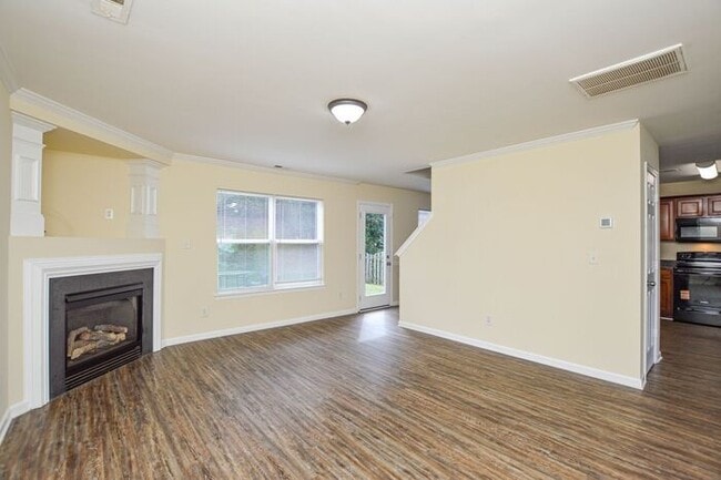 Photo - Spacious Home in Great Neighborhood!