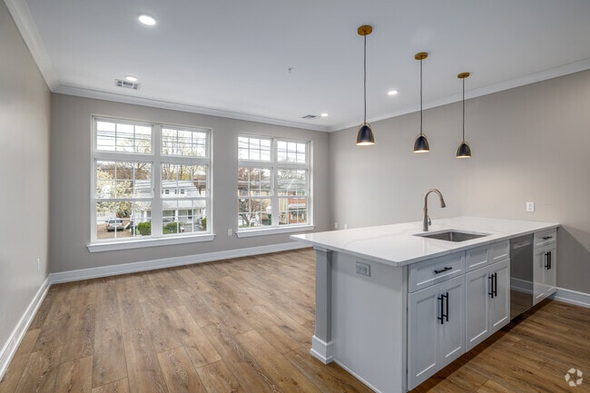 1BR, 1BA - 692SF - Kitchen/Living Room