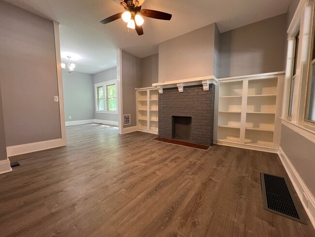 Photo - 1441 W 58th St