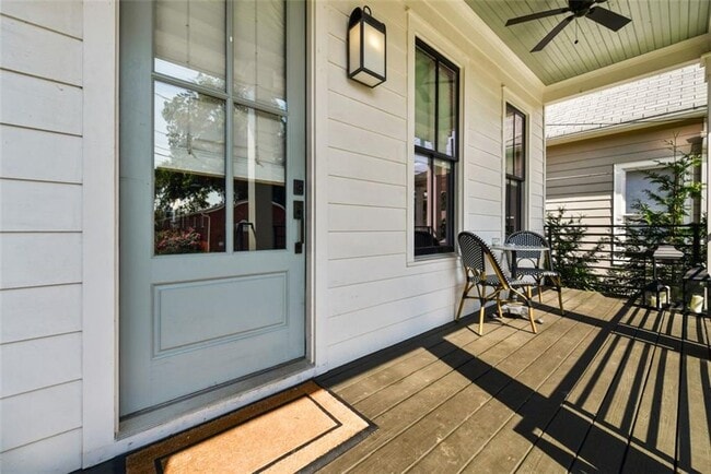 Photo - 222 Lampkin St NE