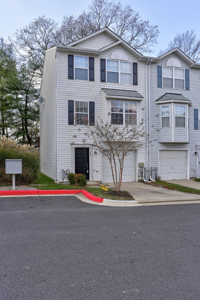 Photo - 3BD/2.2BA Fabulous End-Unit Townhome in Columbia