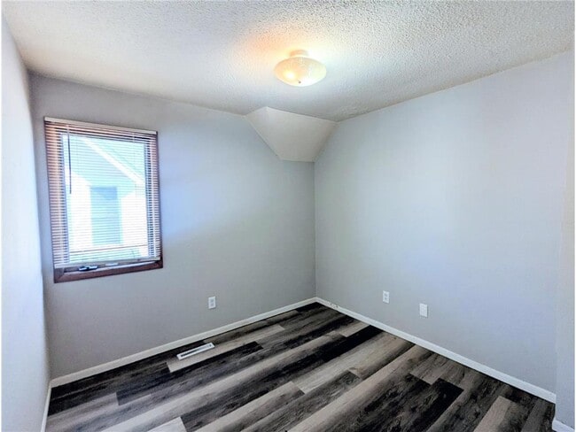 Photo - 825 Jessamine Ave E