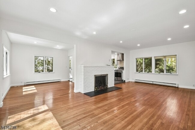 Photo - 296 Glen Ave