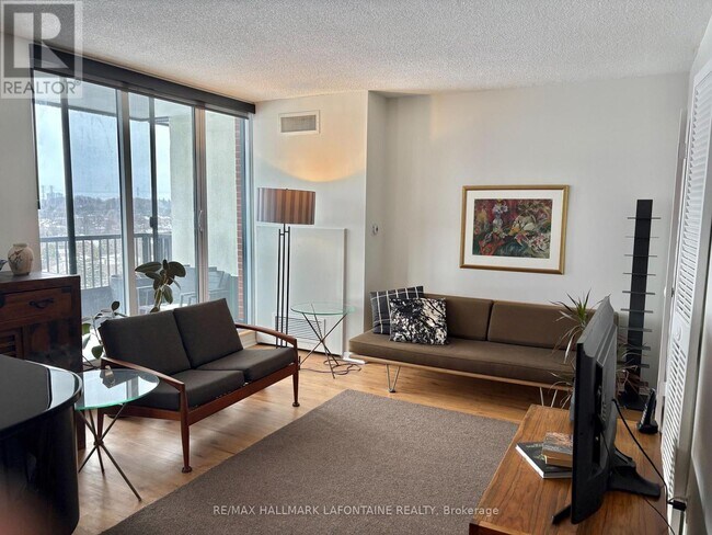 Photo - 2951 Riverside Dr. Unit 905