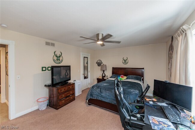 Photo - 30 Cableknoll Ln