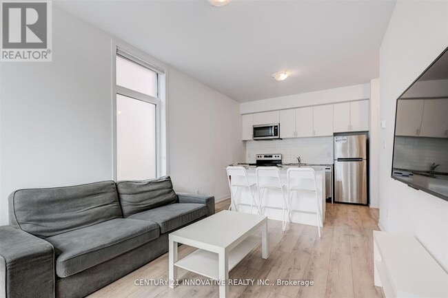 Photo - 1720 Simcoe St N