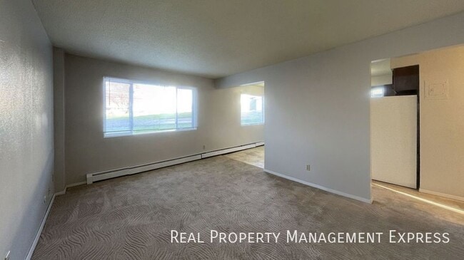 Photo - 2 Bed 1 Bath Apartment Unit 3705-03