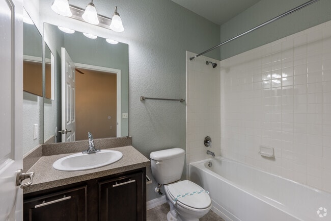 4x4 Townhouse 4BR, 4BA - 1,772SF - Bathroom 3