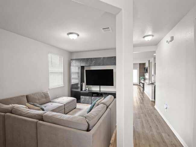 Photo - 501 Dubina Ave
