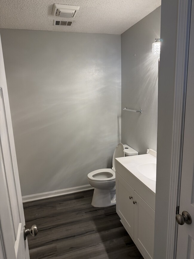 Photo - 910 Brett Dr Unit Apt 140