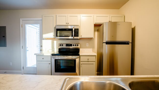 Building Photo - BRAND NEW 2 bedroom, 1.5 bathroom duplex i... Rental