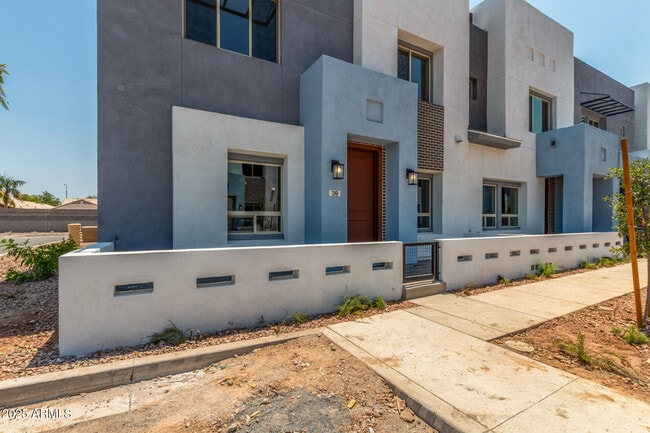 Photo - 733 E Commonwealth Ave