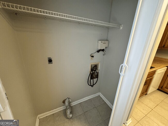 Photo - 415 Admiral's Walk Dr