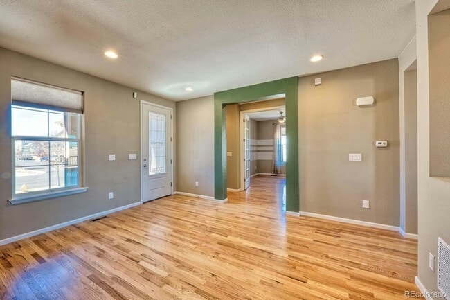 Photo - 9928 Olathe St