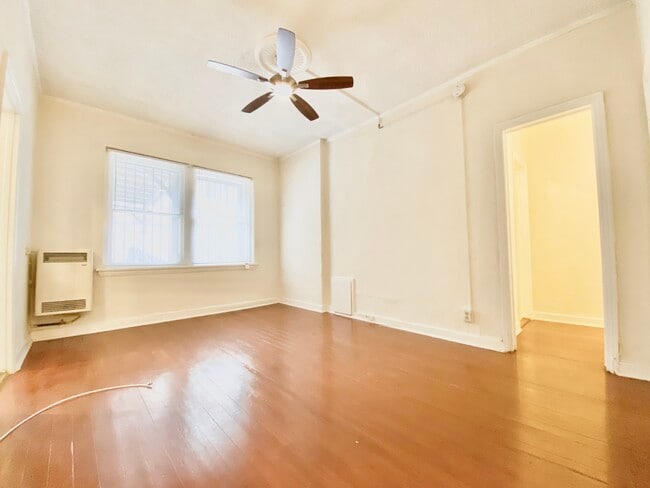 Building Photo - 826 S Hobart Blvd Unit 303 Rental