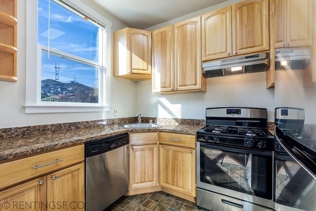 Building Photo - 1450 Castro St Unit 24