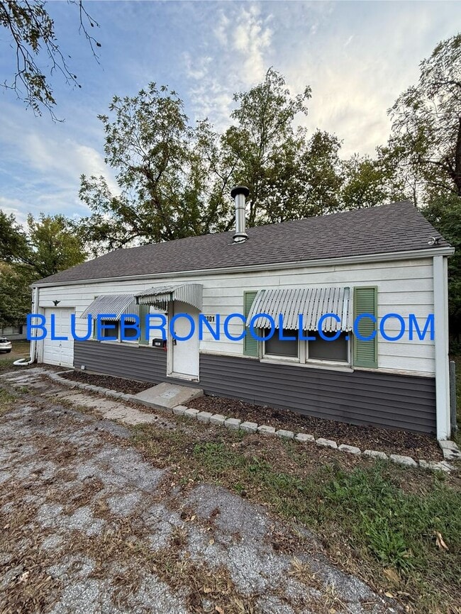 Beautiful 2 bedroom 1 bathroom home with 1... - Beautiful 2 bedroom 1 bathroom home with 1...