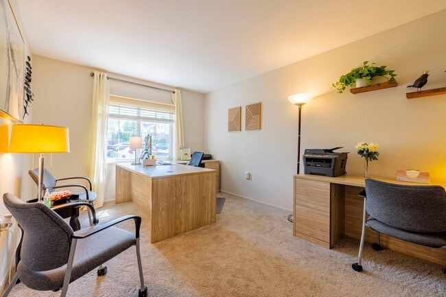 Photo - Carriage Square