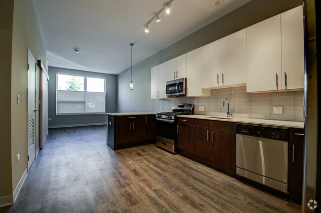 Building Photo - Don't Miss Out! Modern 1BD with Elevator &... Unit 101 Rental