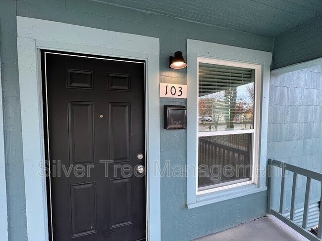 Building Photo - 3217 NW 29th St Unit 103