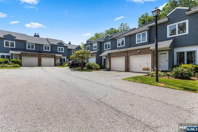 Building Photo - 6-04 Cross Meadows Unit 1X