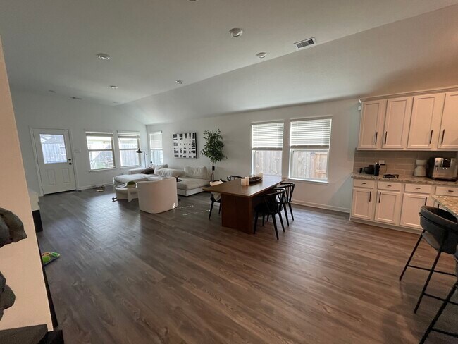 Photo - 16152 Dockside St