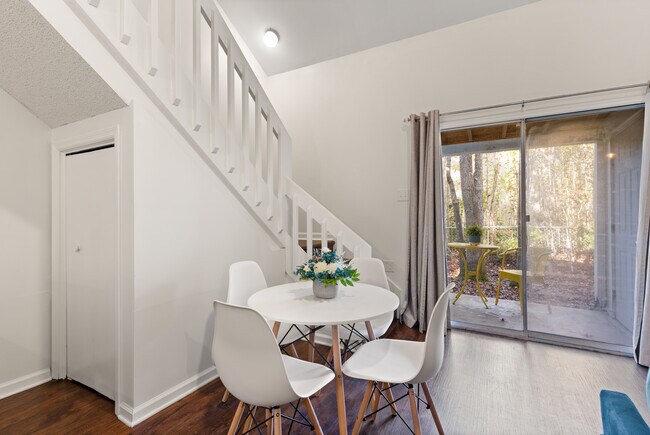 Photo - 300 S Grove Blvd