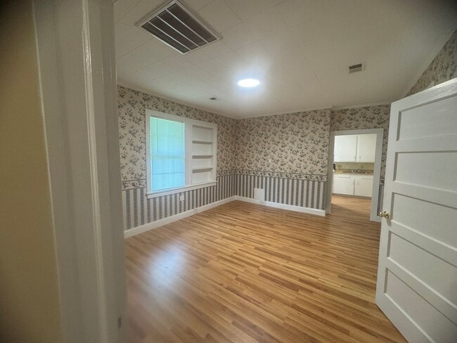 Photo - 916 N Brickyard Rd