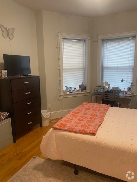 Building Photo - 1081 Beacon St Unit 3 Rental
