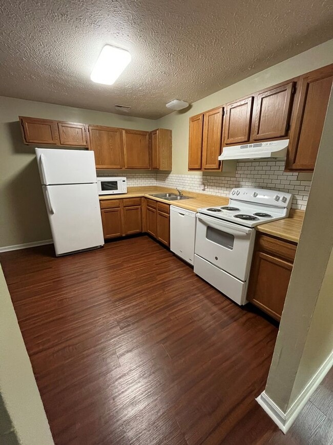 Photo - 3 Bedroom, 1.5 Bath in Great Location